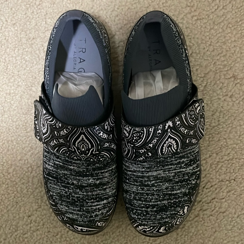 Allegria Traq sporty smart shoe size 39m new with box color outta sight black
